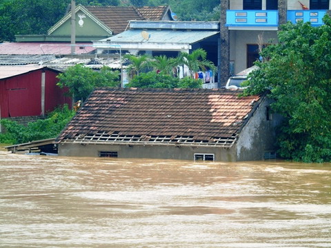 Miền Trung mất hơn 1.000 tỷ đồng do mưa lũ, 15 người chết