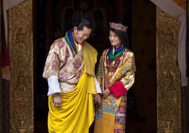 Quốc vương Bhutan Jigme Khesar Namgyel Wangchuck và Hoàng hậu Jetsun Pema. (Ảnh: AP)