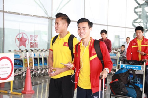 Tuyển Việt Nam lên đường tới Myanmar dự AFF Cup 2016