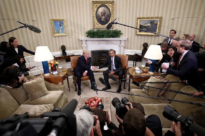 Lần gặp mặt chính thức đầu tiên giữa Trump và Tổng thống Obama tại Phòng Bầu dục hôm 10/11, hai ngày sau cuộc bầu cử. Giới truyền thông mô tả cuộc gặp diễn ra một cách 