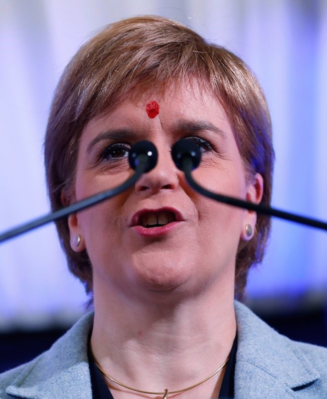 Thủ hiến Scotland Nicola Sturgeon phát biểu tại nhà máy thép Dalzell ở Motherwell hồi cuối tháng 9. Bà từng tuyên bố Scotland có thể sẽ tiến hành lần thứ 2 cuộc trưng cầu dân ý về vấn đề tách khỏi Anh trước năm 2020, nếu như Anh ra khỏi Liên minh châu Âu. Ảnh: 