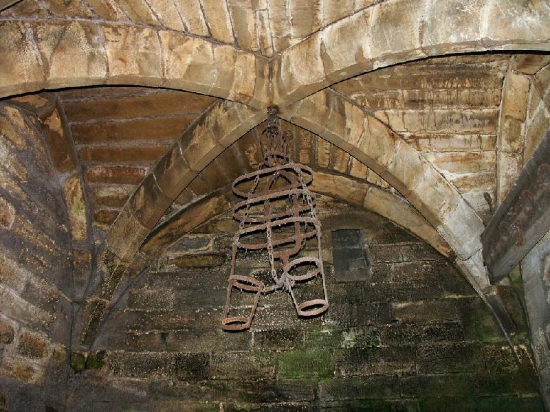 Tour du lịch đến hầm ngục này sẽ khiến rất nhiều du khách phải hốt hoảng khi được giới thiệu các phương pháp tra tấn được sử dụng thời Trung cổ. Ảnh: 