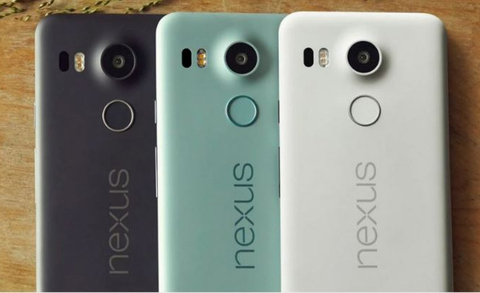 Nexus 5X là điện thoại đầu tiên của Google cung cấp một trải nghiệm hình ảnh tuyệt vời nhất trên thị trường. Huawei, nhà sản xuất của điện thoại này, đã thành công trong việc tối ưu hóa cảm biến 12,3 megapixel (độ mở f/2.0) để có được những bức ảnh hết sức thú vị. Điện thoại này cũng có thể quay video ultra-HD/4K 30 fps và HD 720p. Chỉ có một nhược điểm đó là Nexus không cung cấp ổn định quang học nhưng Google đánh giá rằng điều này có thể được bù đắp bằng chế độ tự động lấy nét laser nhanh. Về chất lượng hình ảnh, đây là những kinh nghiệm tốt nhất có thể cung cấp đối với một thiết bị Nexus. Các ảnh chụp sắc nét và giàu chi tiết.