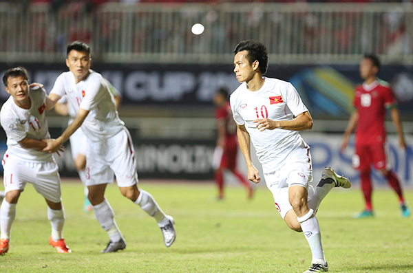 Indonesia 1-1 Việt Nam (hiệp một): Văn Quyết gỡ hòa trên chấm phạt đền