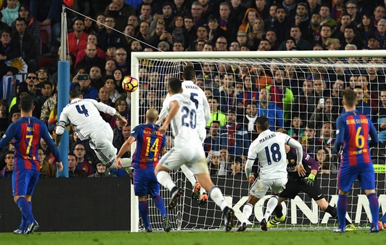 Ramos đánh đầu ghi bàn cho Real Madrid ở phút cuối trận