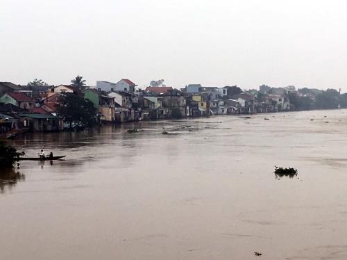 Phố cổ Bao Vinh và nhiều vùng ở hạ du sông Hương thuộc vùng trũng thị xã Hương Trà ngập nước (ảnh chụp 11h ngày 4/12)Ảnh: Quốc Việt - TTXVN