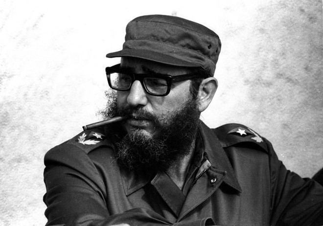 Mũ cát két: Một trong những món đồ không thể thiếu của lãnh tụ Fidel Castro chính là chiếc mũ cát két xanh (đôi khi có đính sao vàng).   