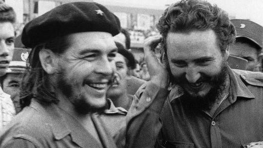 Hiện nay, trong giới thời trang vẫn thường có những cuộc tranh luận vui rằng có lẽ lãnh tụ Fidel Castro thích đội chiếc nón này để thể hiện tình bạn thân thiết với Che Guevara. Vì ai cũng biết hình ảnh Che Guevara luôn gắn liền với chiếc nón beret. 