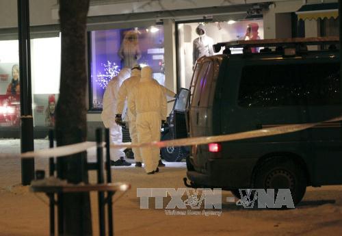 Cảnh sát điều tra tại hiện trường vụ nổ súng ở Imatra. Ảnh: AFP/TTXVN