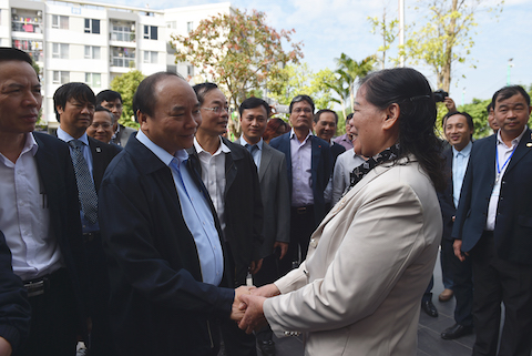 Thủ tướng thăm người dân khu nhà ở xã hội tại Hà Nội