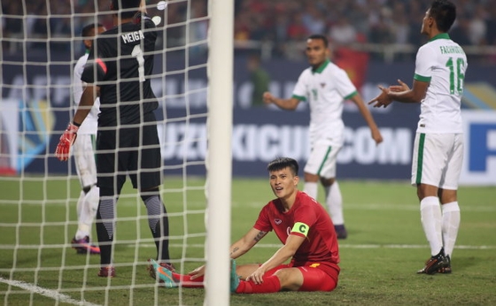 Công Vinh và các đồng đội không thể vượt qua Indonesia trong lần tái đấu