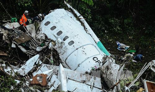 Xác máy bay tại hiện trường vụ tai nạn