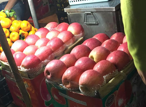 Táo Trung Quốc được bày bán phổ biến ở các chợ của Việt Nam và chúng ta cũng nhập khá nhiều loại táo Tàu