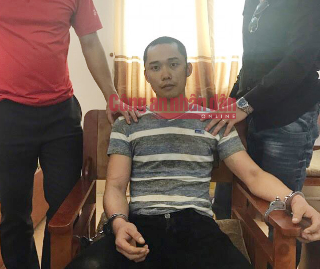 Đối tượng Trần Trung Hùng bị bắt giữ vào sáng ngày 15/12. Ảnh: Công an nhân dân.