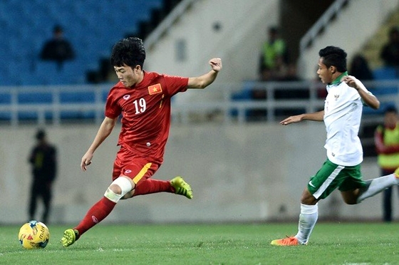 Xuân Trường (áo đỏ) hiện là một trong những cầu thủ không thể thiếu trong đội hình của ĐT Việt Nam.