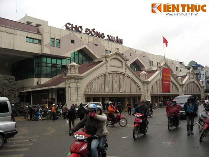  Không chỉ là một ngôi chợ cổ nổi tiếng của Hà Nội, chợ Đồng Xuân còn là một địa danh lịch sử cách mạng quan trọng, nơi diễn ra trận đánh ác liệt bậc nhất của quân và dân ta giai đoạn Toàn quốc kháng chiến.