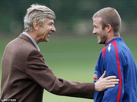HLV Wenger đã phải hỏi ý kiến của cựu danh thủ David Beckham để giúp xốc lại tinh thần nơi các học trò