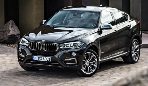 BMW X6 được thiết kế gia nhập phân khúc xe crossover coupe, với khả năng xử lý, sang trọng và hiệu suất sắc nét, mang nhiều hấp dẫn do các kỹ sư của BMW thiết kế. Xe có hộp số tự động 8 cấp, phanh đĩa trước, kết hợp với mô tuýp X đậm chất thể thao. BMW luôn được biết đến là thương hiệu xe sang vì thế sản phẩm 2017 BMW X6 có giá không hề rẻ khi được bán với mức khởi điểm 71.400 USD. Xe trang bị động cơ mạnh mẽ, dung tích 4.4 lít, cho công suất 400 mã lực.