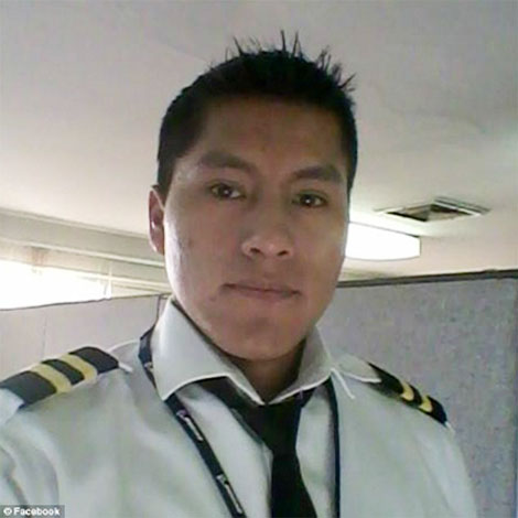 Erwin Tumiri, người sống sót vụ rơi máy bay. Ảnh: Facebook.