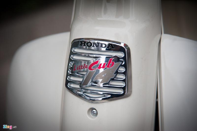 Cụ thể, Honda Little Cub 14 Fi 2017 có giá thành lên đến trên 80 triệu đồng. Mức này tương đương với một chiệc xe tay ga cao cấp cỡ lớn là Honda SH150i.