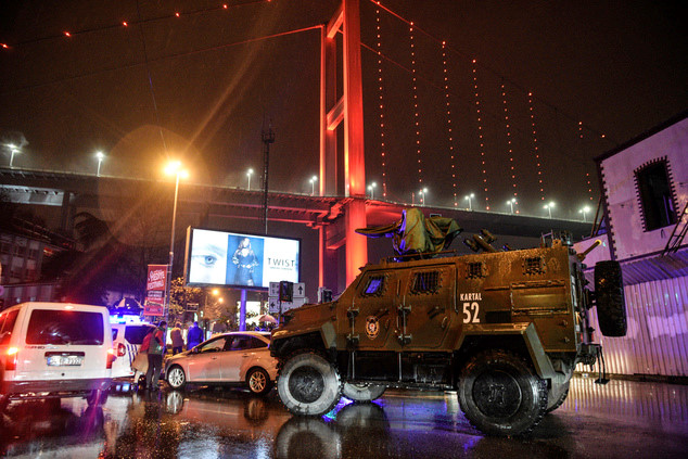 Thị trưởng Istanbul - Vasip Sahin cho rằng đây là một vụ tấn công khủng bố. (ảnh: AP).