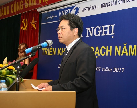 Ông Đặng Anh Sơn - Giám đốc VNPT Hà Nội, Trưởng đại diện Tập đoàn VNPT tại TP. Hà Nội tiếp thu các ý kiến chỉ đạo của Chủ tịch Hội đồng thành viên VNPT Trần Mạnh Hùng.