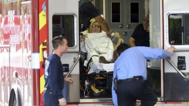 Vụ xả súng diễn ra vào khoảng 13h ngày 6/1 (giờ địa phương) tại khu vực nhận hành lý ở nhà ga số 2 của sân bay Fort Lauderdale thuộc hạt Broward, bang Flordia, Mỹ. CNN đưa tin ít nhất 5 người thiệt mạng và 13 người khác bị thương. Ảnh: AP.