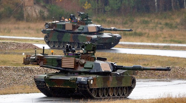Hàng trăm xe tăng Mỹ bất ngờ hùng hổ tiến về phía Nga