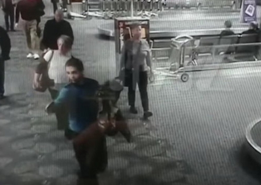 Video vụ xả súng tại sân bay Mỹ khiến thế giới choáng váng!