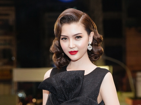 Hoa hậu Ngọc Duyên gây chú ý với phong cách quý tộc trên thảm đỏ