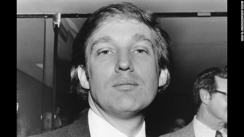 Ông Trump tham dự sự kiện đánh dấu việc khởi công xây dựng Trung tâm Hội nghị New York năm 1979.