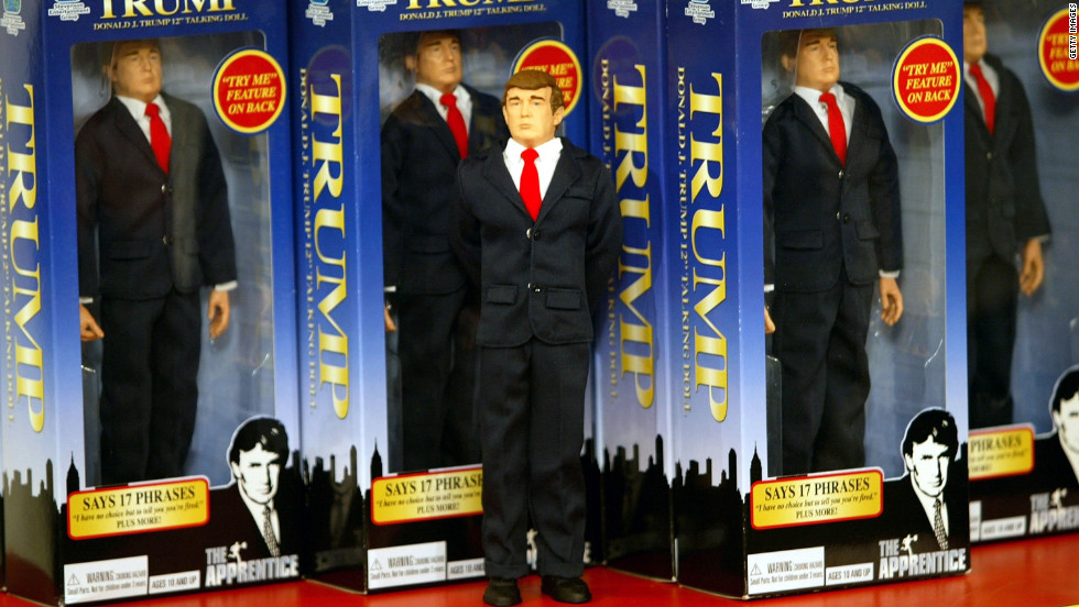 Búp bê Trump được trưng bày tại một cửa hàng đồ chơi ở New York hồi tháng 9 năm 2004.