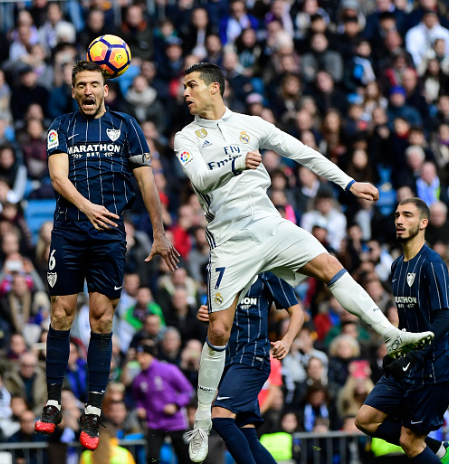 Dù đối mặt với thủ môn hay đánh đầu cận thành thì trái bóng mà Ronaldo chạm vào đều không thể bay vào lưới.