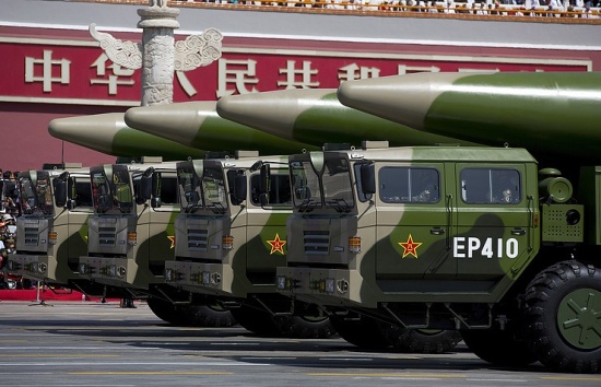 Tên lửa Trung Quốc nghễu nghện ngay cửa ngõ, Nga có run?