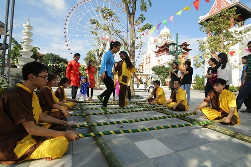 Đưa thêm nhiều trò chơi vào hoạt động là nỗ lực của Asia Park trong việc không ngừng đổi mới, mang đến cho du khách những khám phá mới mẻ và nhiều trải nghiệm khác biệt tại công viên văn hóa mang tầm khu vực. Cùng với hệ thống công viên, khu vui chơi giải trí trên khắp Việt Nam, Tập đoàn Sun Group đang nỗ lực đóng góp vào xây dựng và phát triển hạ tầng cho ngành du lịch- ngành công nghiệp không khói tại Việt Nam.