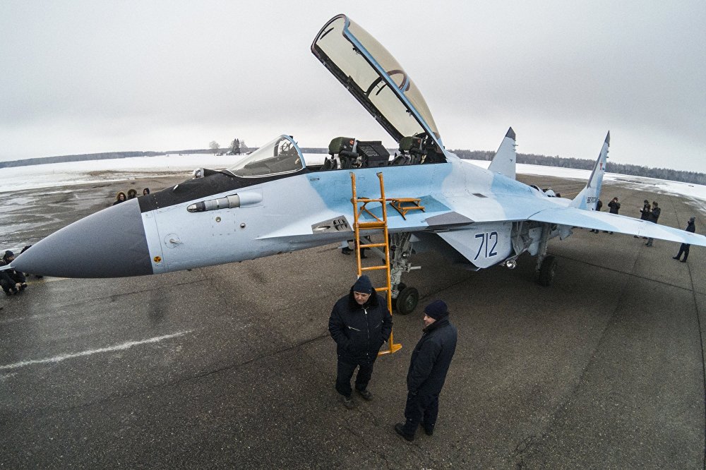 Tổng thống Nga Vladimir Putin đã theo dõi chuyến bay thử nghiệm của MiG-35 và đã bày tỏ hy vọng sức mạnh của Lực lượng Không quân Nga sẽ được củng cố với chiếc chiến đấu cơ tối tân này.