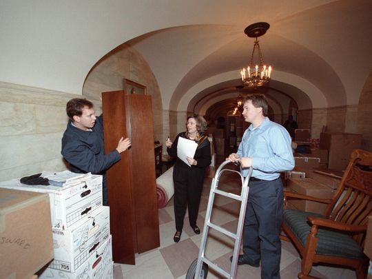 Đồ đạc của tổng thống được chuyển vào Nhà Trắng vào Ngày Nhậm chức của Bill Clinton, 20/1/1993. Ảnh: Thư viện và Bảo tàng Tổng thống William J. Clinton.