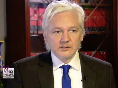  Ông Julian Assange trả lời phỏng vấn Fox News.