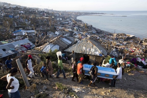 Cơn bão nhiệt đới Matthew, khiến hàng trăm người thiệt mạng ở Haiti cũng gây thiệt hại hết 10 tỷ USD.