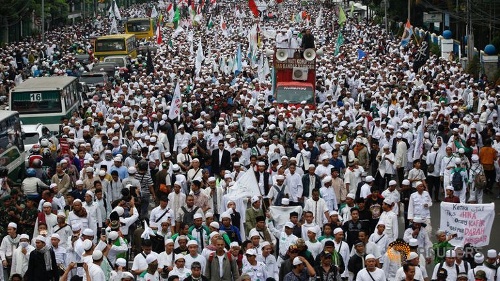 Các cuộc biểu tình phản đối Thống đốc Jakarta, ông Basuki Tjahaja Purnama được thúc đẩy bởi một đoạn video bị chỉnh sửa. 