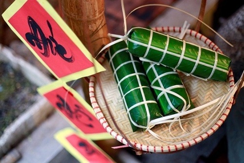 Bánh chưng ăn với dưa hành: Tinh túy ẩm thực Việt