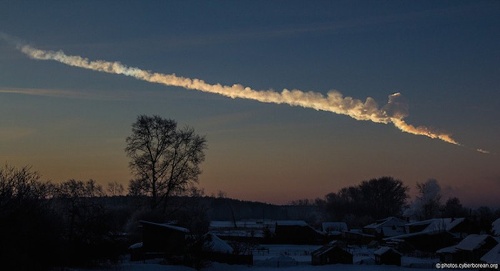  Tiểu hành tinh phát nổ trên bầu trời Chelyabinsk của Nga hồi năm 2013