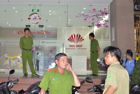 Cảnh sát  phong tỏa lô A (Chung cư Hà Đô Nguyễn Văn Công, phường 3, quận Gò Vấp, TP HCM) vào tối 13/1 để điều tra vụ án mạng.