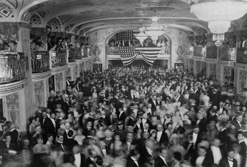 Đám đông nhảy múa tại lễ nhậm chức Tổng thống Herbert Hoover tại khách sạn Mayflower ở Washington, tháng 3/1929.