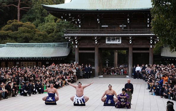 Giải đấu vật truyền thống đầu năm được tổ chức tại đền Thiên Hoàng Minh Trị ở Tokyo. Ảnh: 
