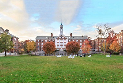 6. Đại học Harvard: Thành lập năm 1636 tại bang Massachusetts, Mỹ, Harvard được tổ chức thành 11 đơn vị học thuật (10 phân khoa đại học và Viện Nghiên cứu cao cấp Radcliffe) với các khuôn viên nằm rải rác khắp vùng đô thị Boston.
