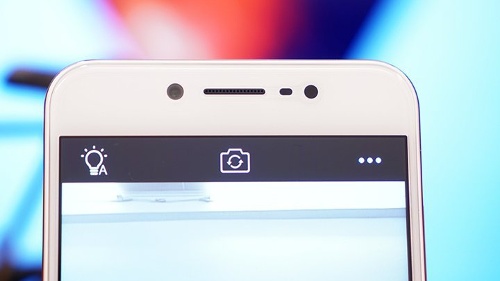 Camera: Thêm một tính năng có tính cạnh tranh mạnh giữa Oppo F1s và Vivo V5 chính là khả năng chụp ảnh bằng camera trước. Oppo F1s có camera trước 16 megapixel, khẩu độ f/2.0 hỗ trợ nhiều chế độ làm đẹp, bao gồm cả chế độ Beautify 4.0 với 7 cấp độ làm đẹp khác nhau để người dùng lựa chọn.