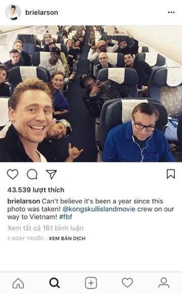 Vào cuối tuần vừa qua, thật bất ngờ khi diễn viên của đoàn làm phim KONG: ĐẢO ĐẦU LÂU đăng tải bức ảnh kỷ niệm 1 năm trước, khi họ bay tới Việt Nam. Tom Hiddleston chú thích thêm rằng đó là một hành trình tuyệt vời, và ngay lập tức bức ảnh đã thu hút hơn 271,000 lượt yêu thích trên tài khoản instagram cá nhân của anh. Còn nữ diễn viên Brie Larson cũng đăng tải bức ảnh này kèm lời chia sẻ: “Thật không thể tin được, đã 1 năm kể từ khi bức ảnh được chụp.”