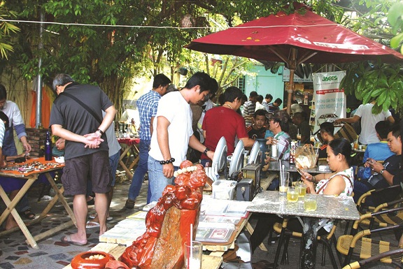 Chợ Ve Chai miền Tây: Điểm du lịch hoài cổ độc đáo
