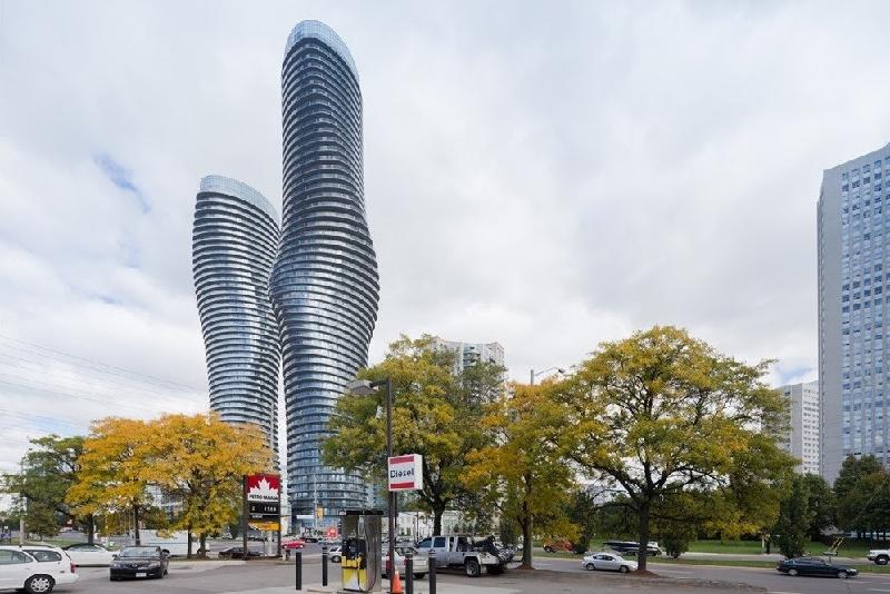 Hai tòa tháp có chiều cao 176 m và 158 m nằm trong khu phức hợp nhà ở bao gồm 5 tòa tháp ở Thành phố Mississauga, gần Toronto  Ảnh: MAD Architects.